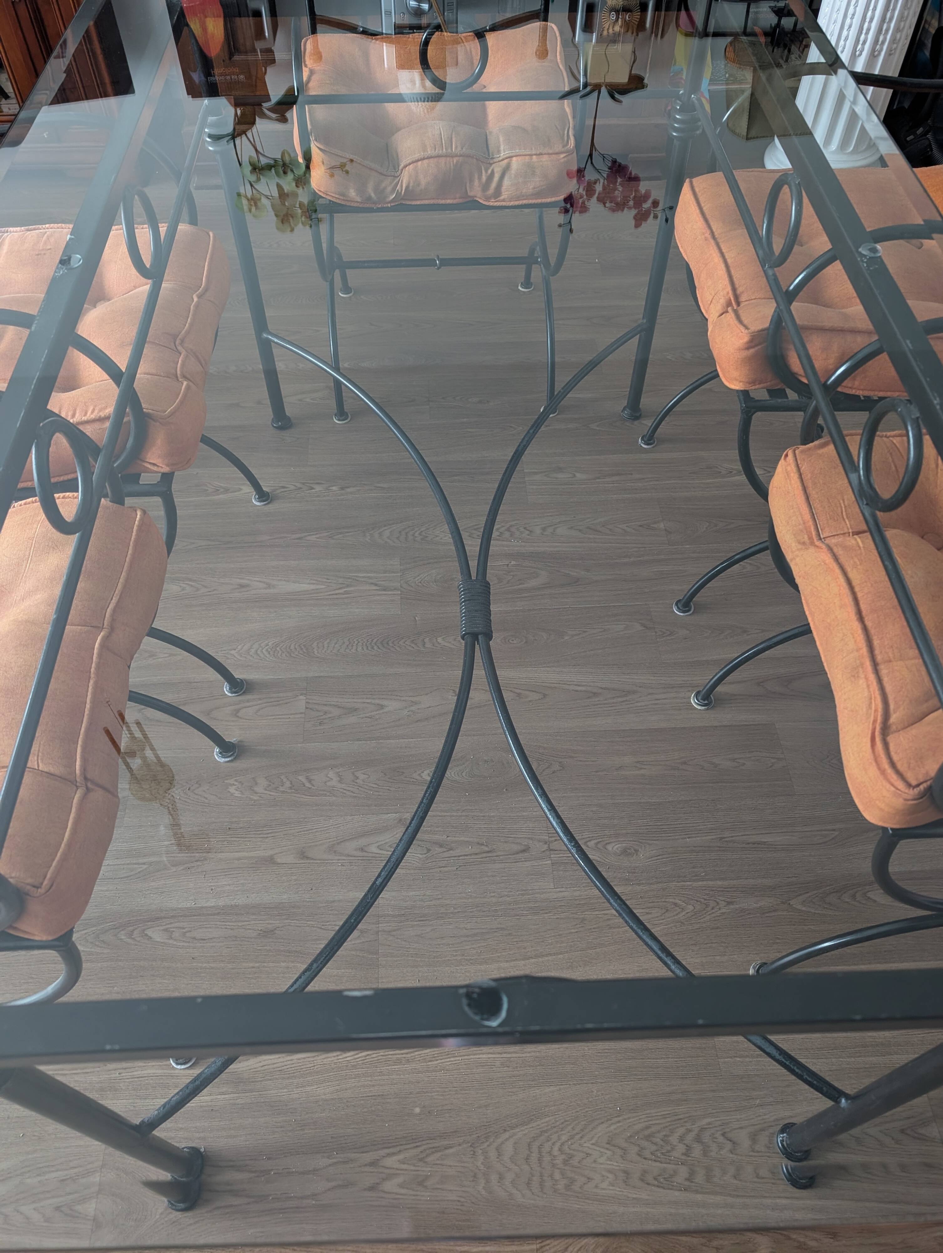 table fer forgé largeur 1m, longueur 1,60m, hauteur 0,76 + 6 fauteuils