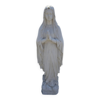 Statue en pierre de la Sainte vierge