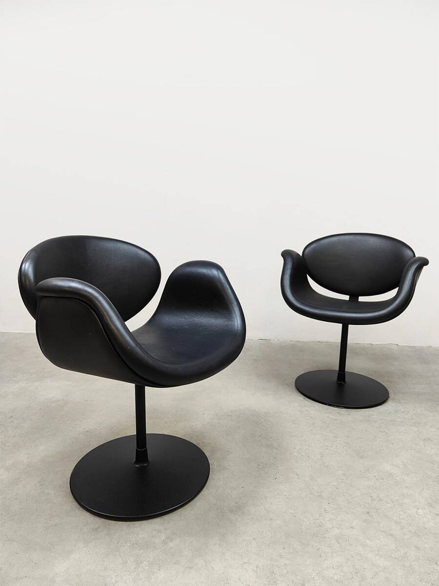 Vintage Dutch design 'Little Tulip' swivel chairs by Pierre Paulin for Artifort