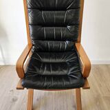 Scandinavian armchair in wood and leather.