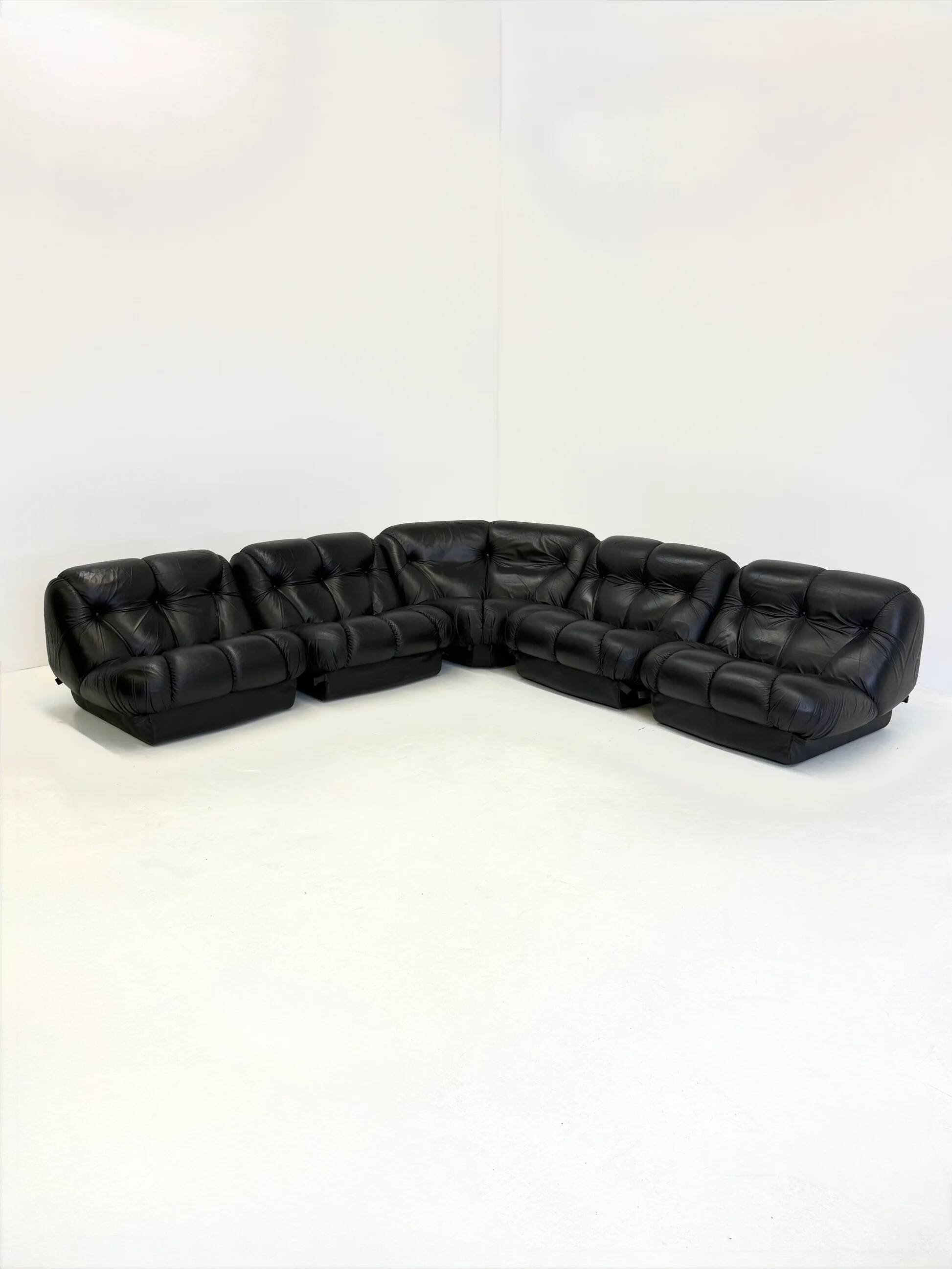 Black leather Nuvolone modular lounge sofa Rino Maturi for Mimo Padova