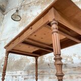 Table with turned legs in solid wood