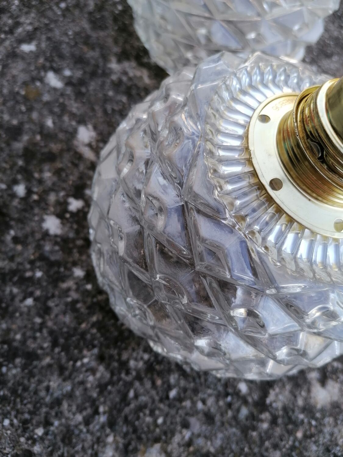 Lot de 4 suspensions globe en verre moulé vintage