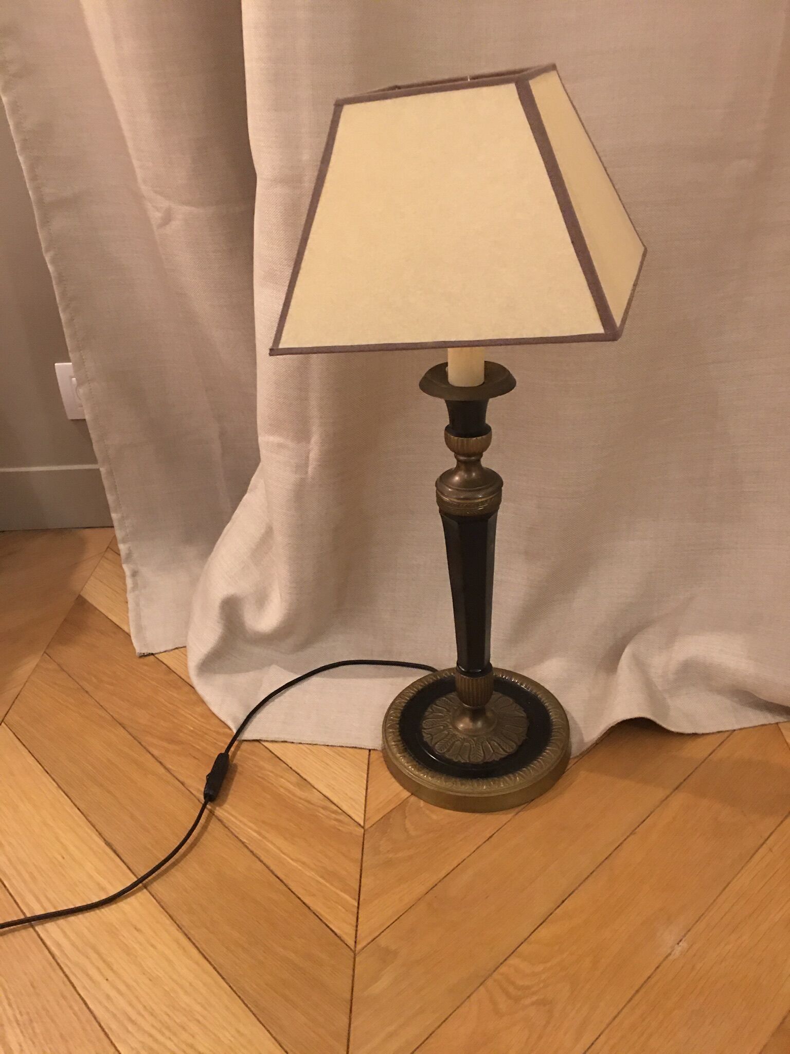 Empire-style lamp and its day offal