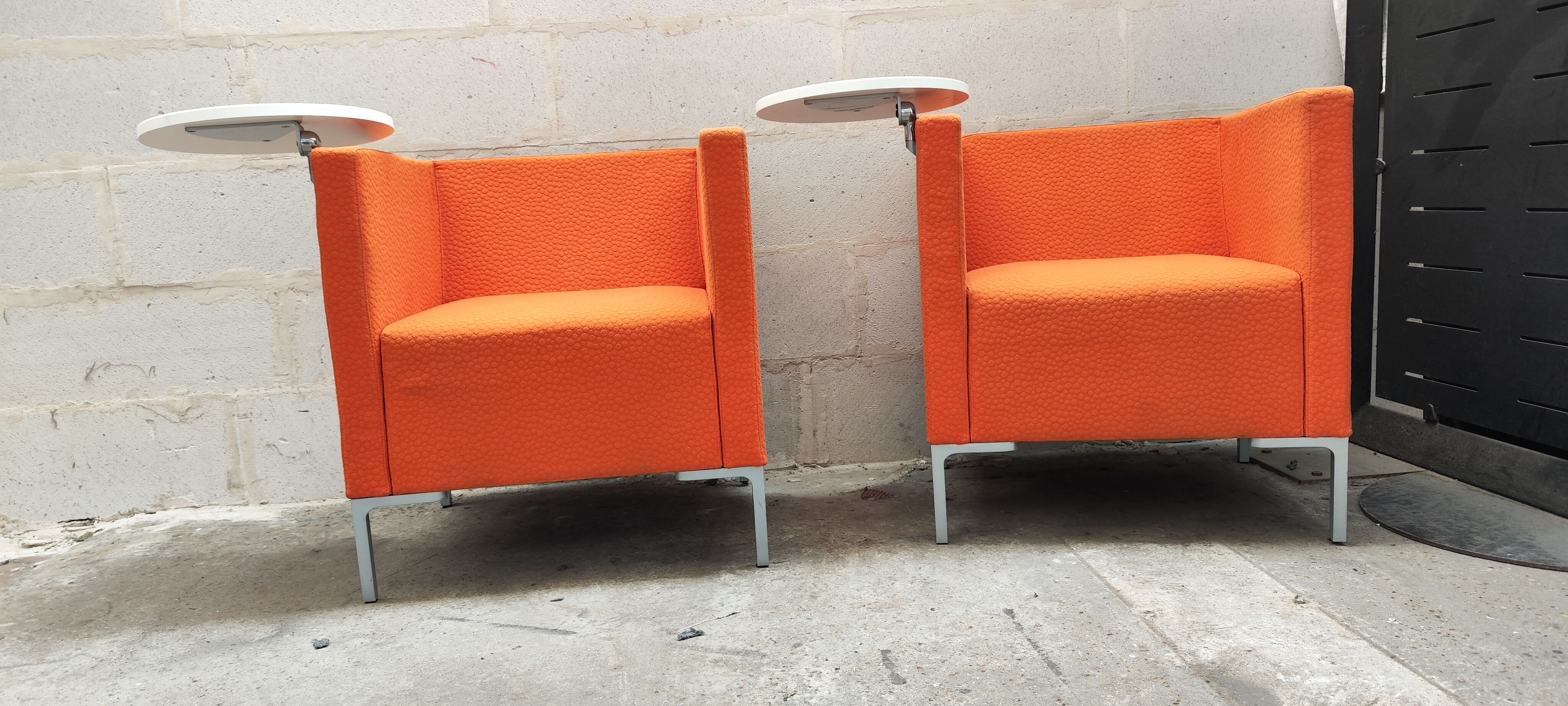Paire de fauteuils vintage cubis de talin avec tablette