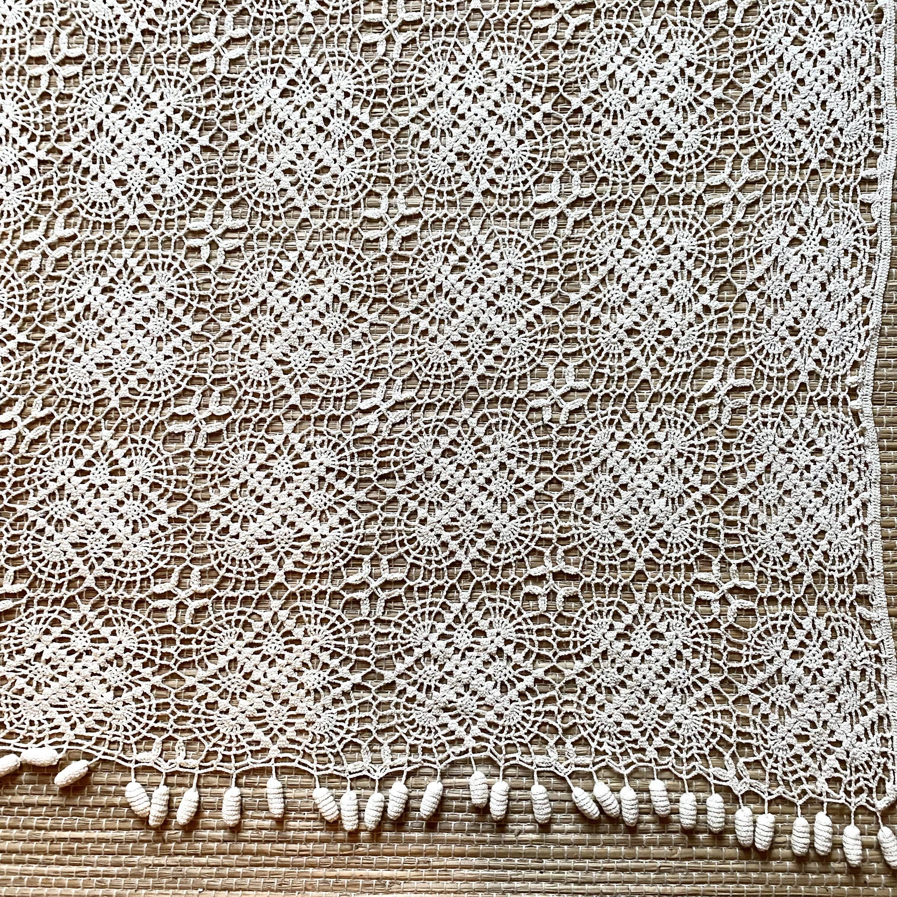 Bed throw crochet tablecloth 220x220