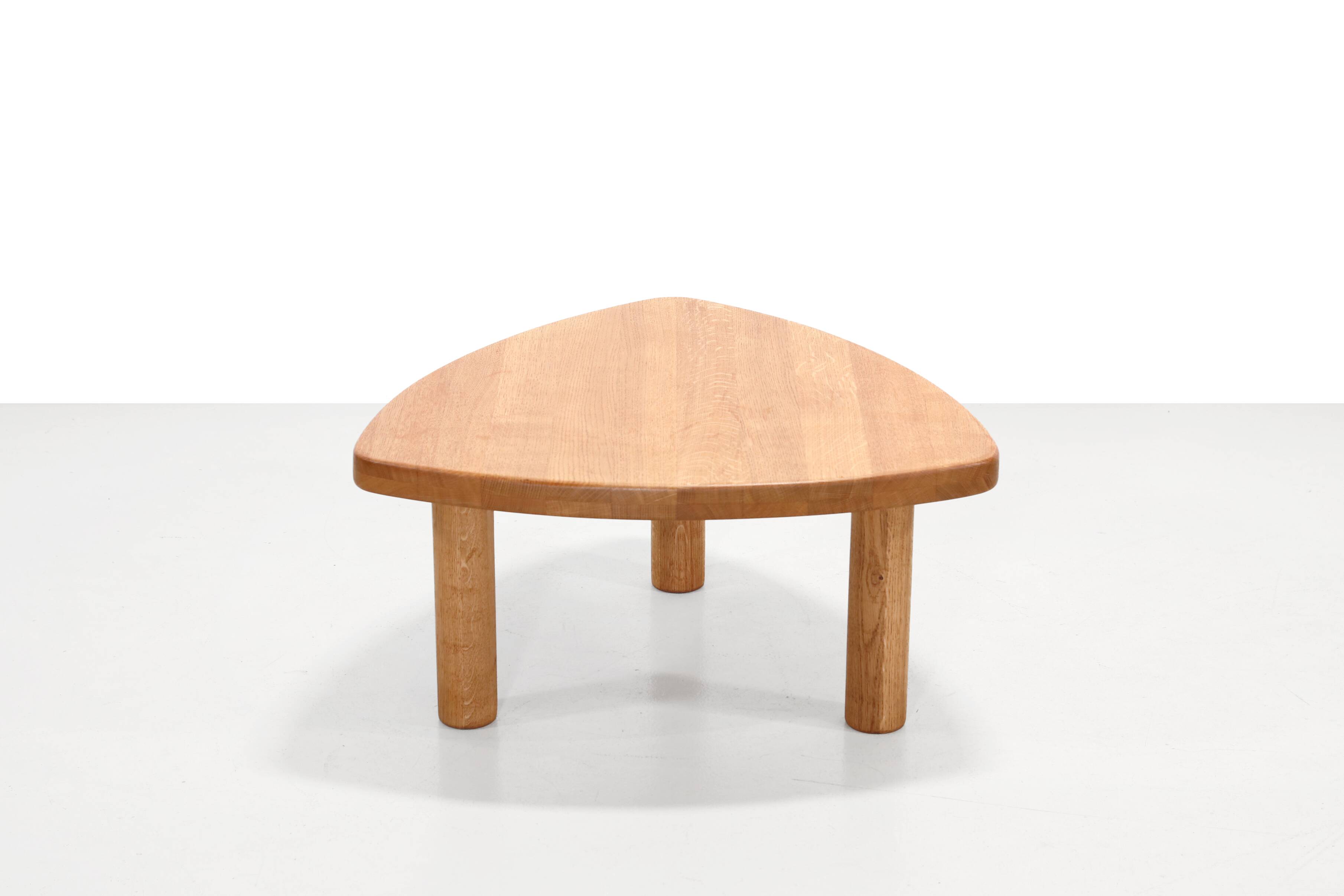 Table d'appoint triangulaire vintage en chêne