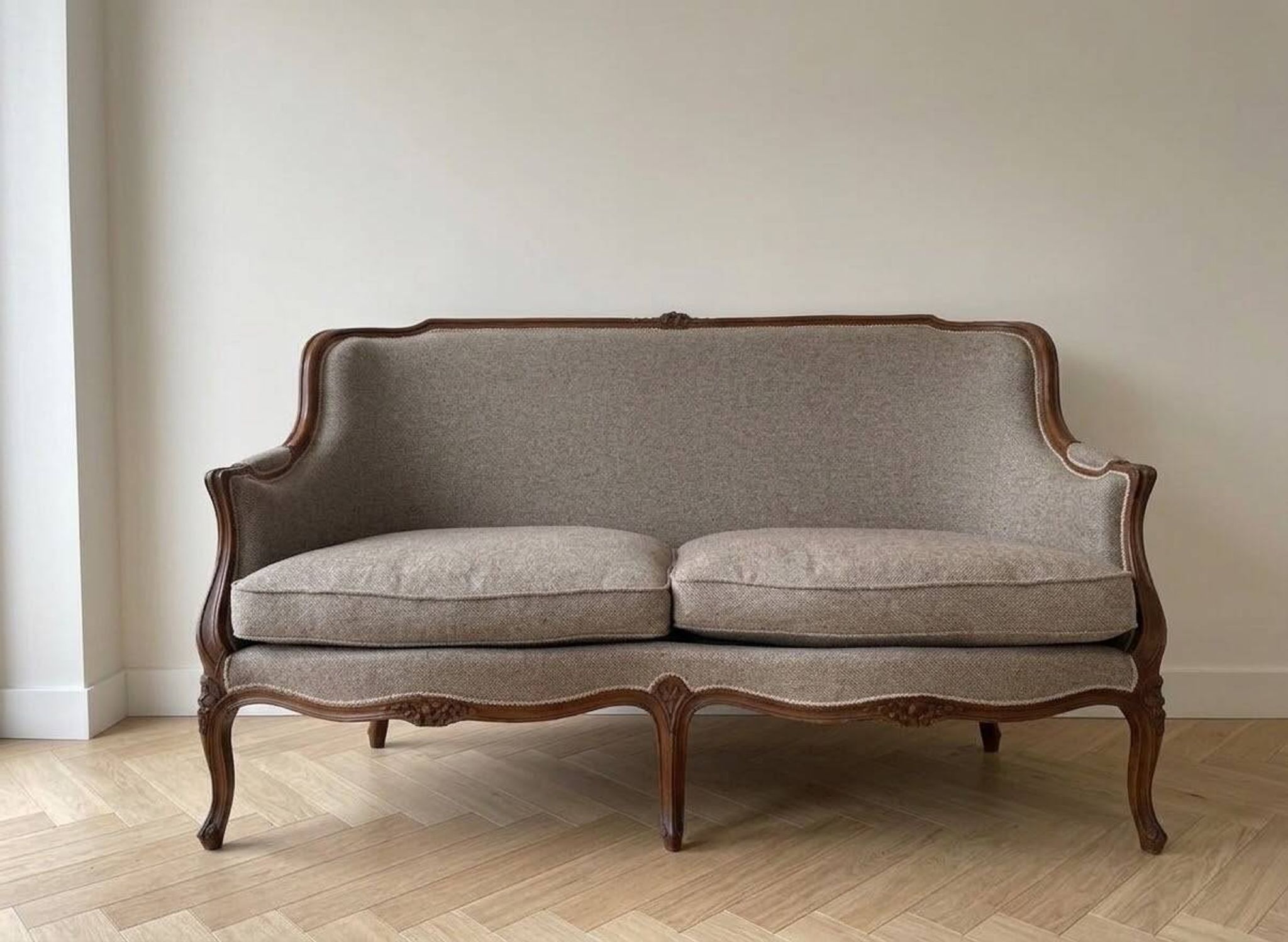 Classic living room set: 2/3-seater sofa in dark wood fabric.