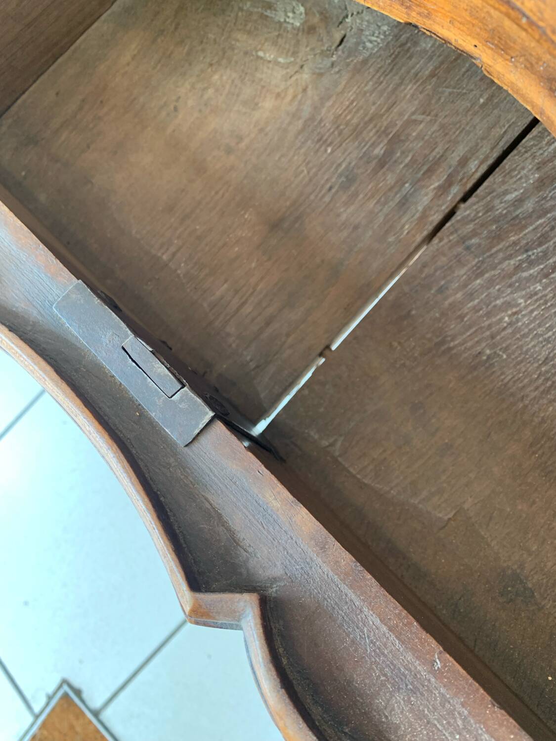 Antique 18th century chest of drawers