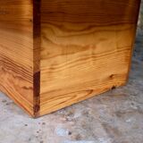 Pine coffee table with storage