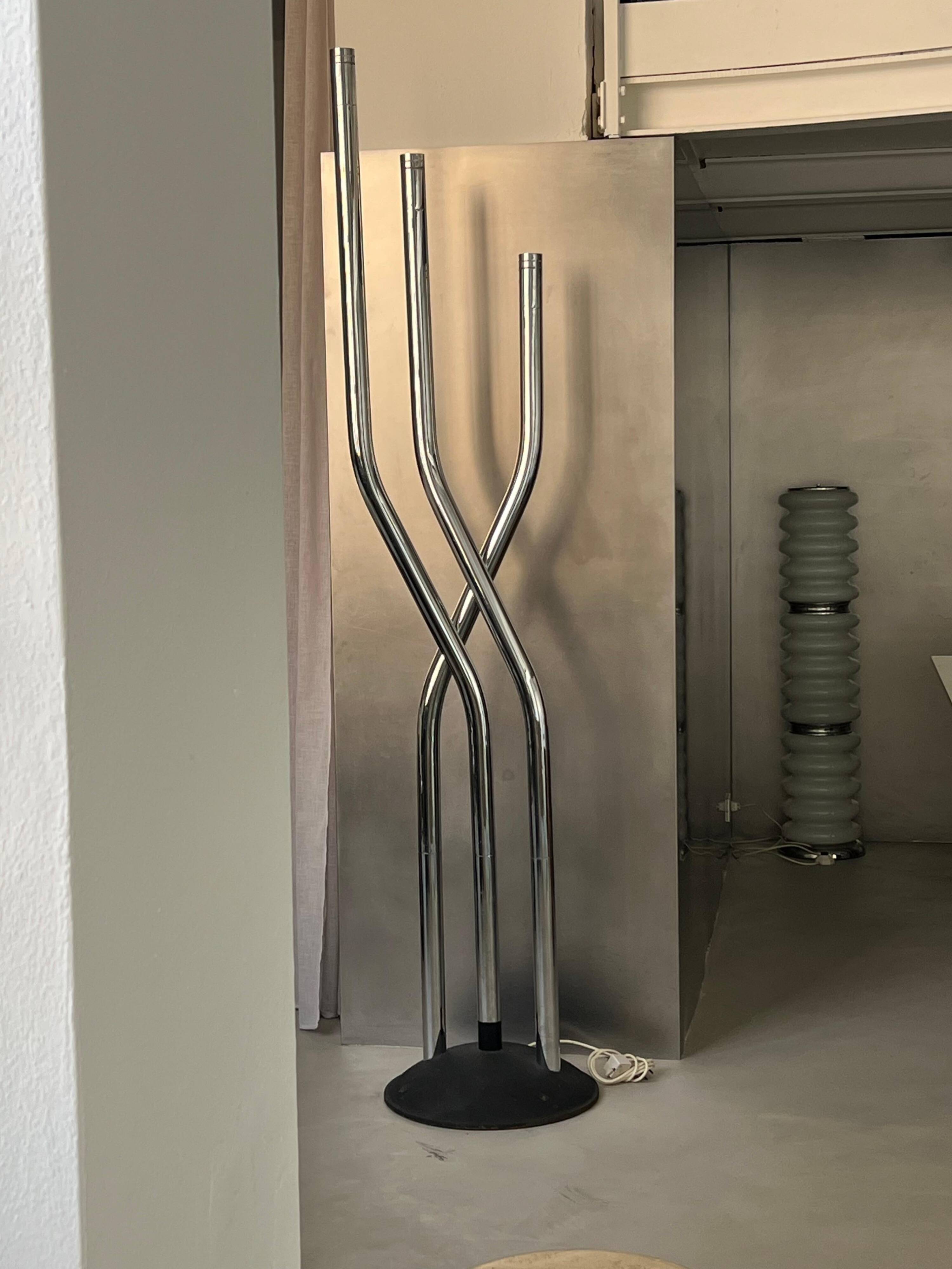 Massive Sculptural Chromed Floor Lamp, adjustable arms, Italian Collectible