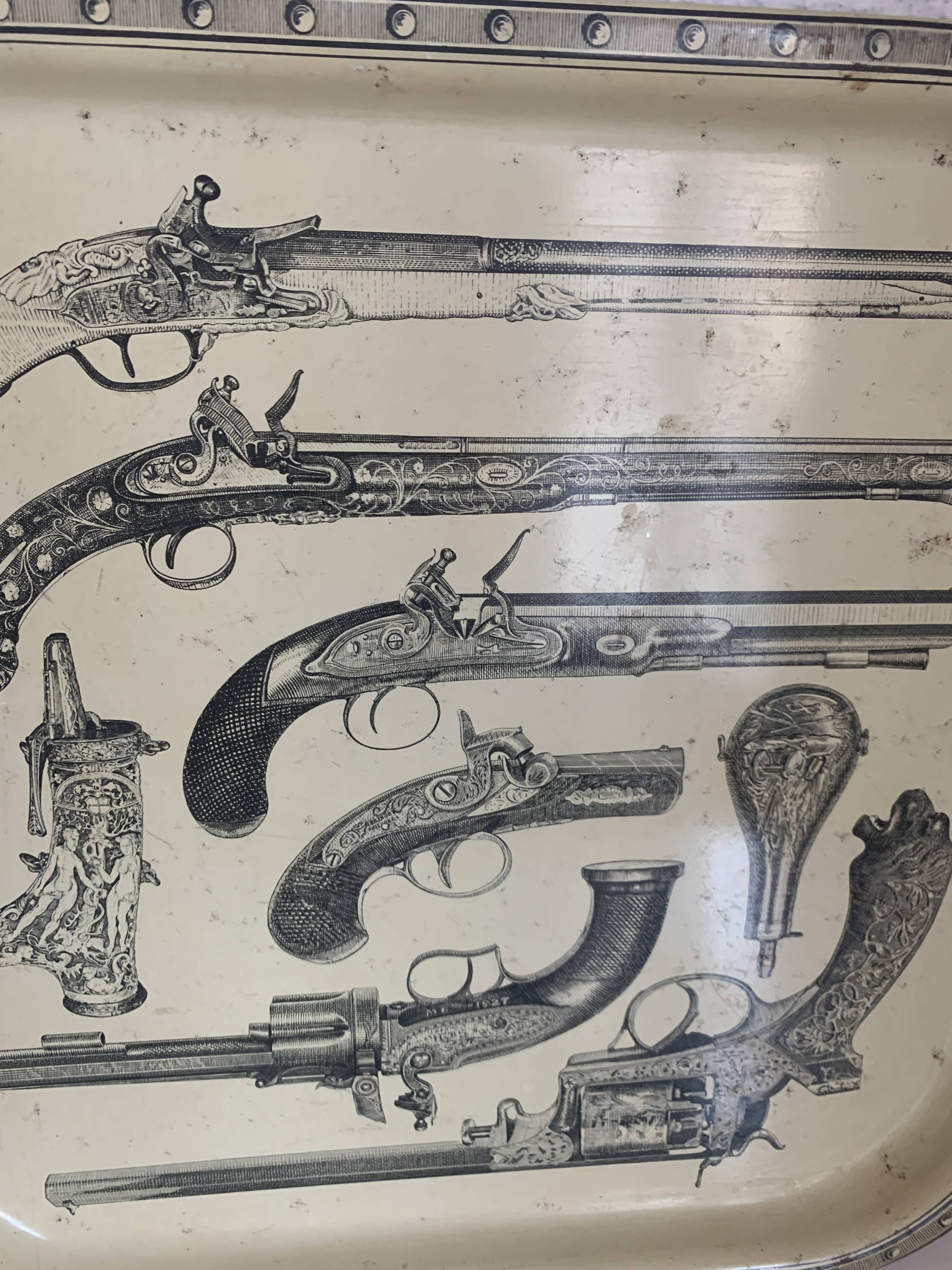 Metal tray guns design style Piero Fornasetti vintage 1960 - 33 x 33
