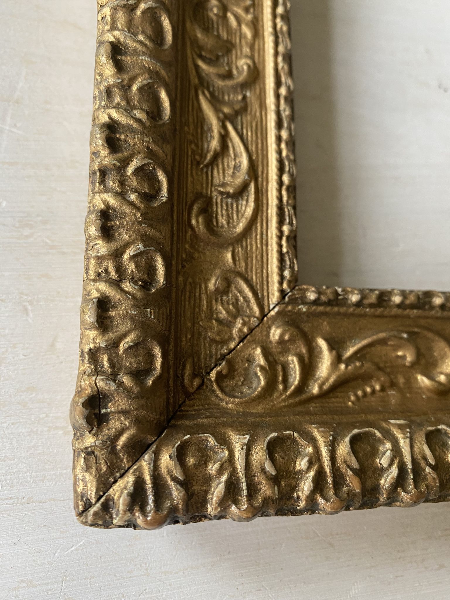 Wooden frame and gilded and carved stucco of the nineteenth century