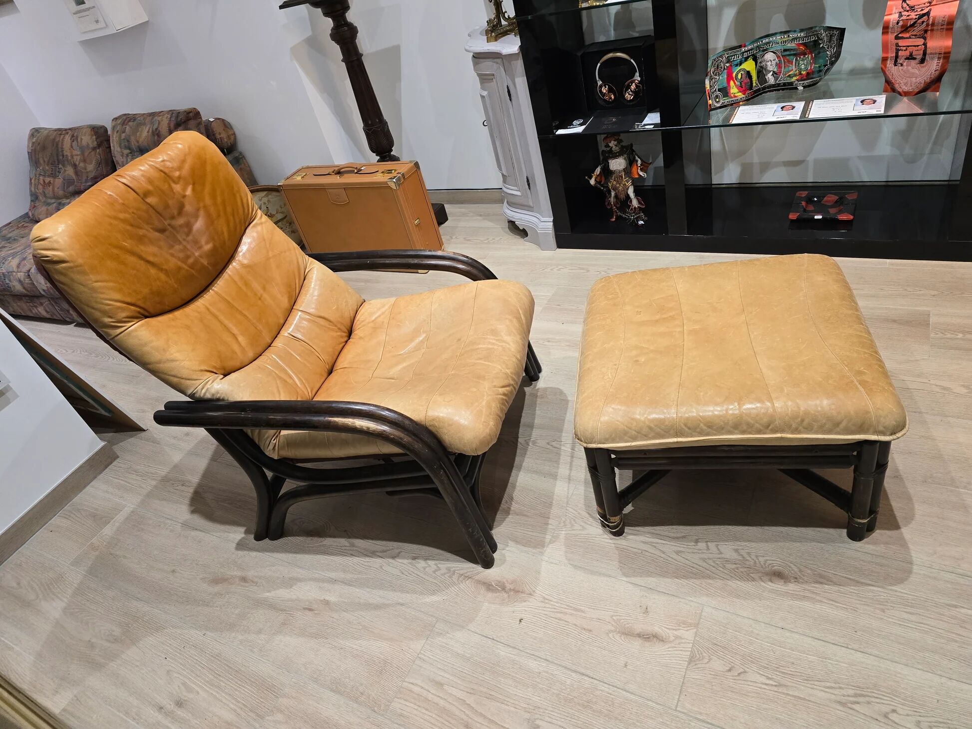 Vintage camel leather lounge chair with ottoman – wooden frame – 1970s