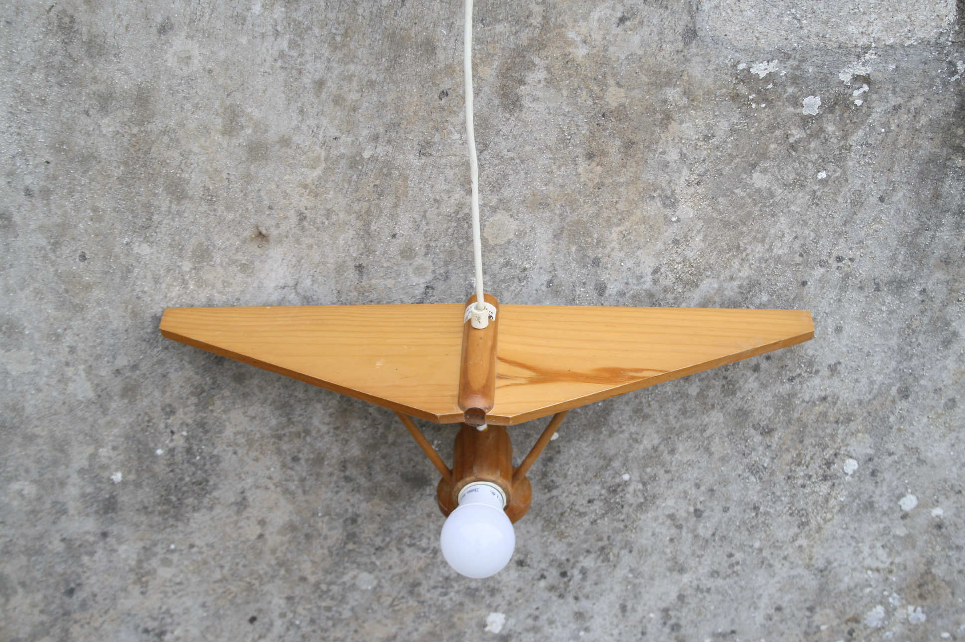 Wooden aircraft suspension