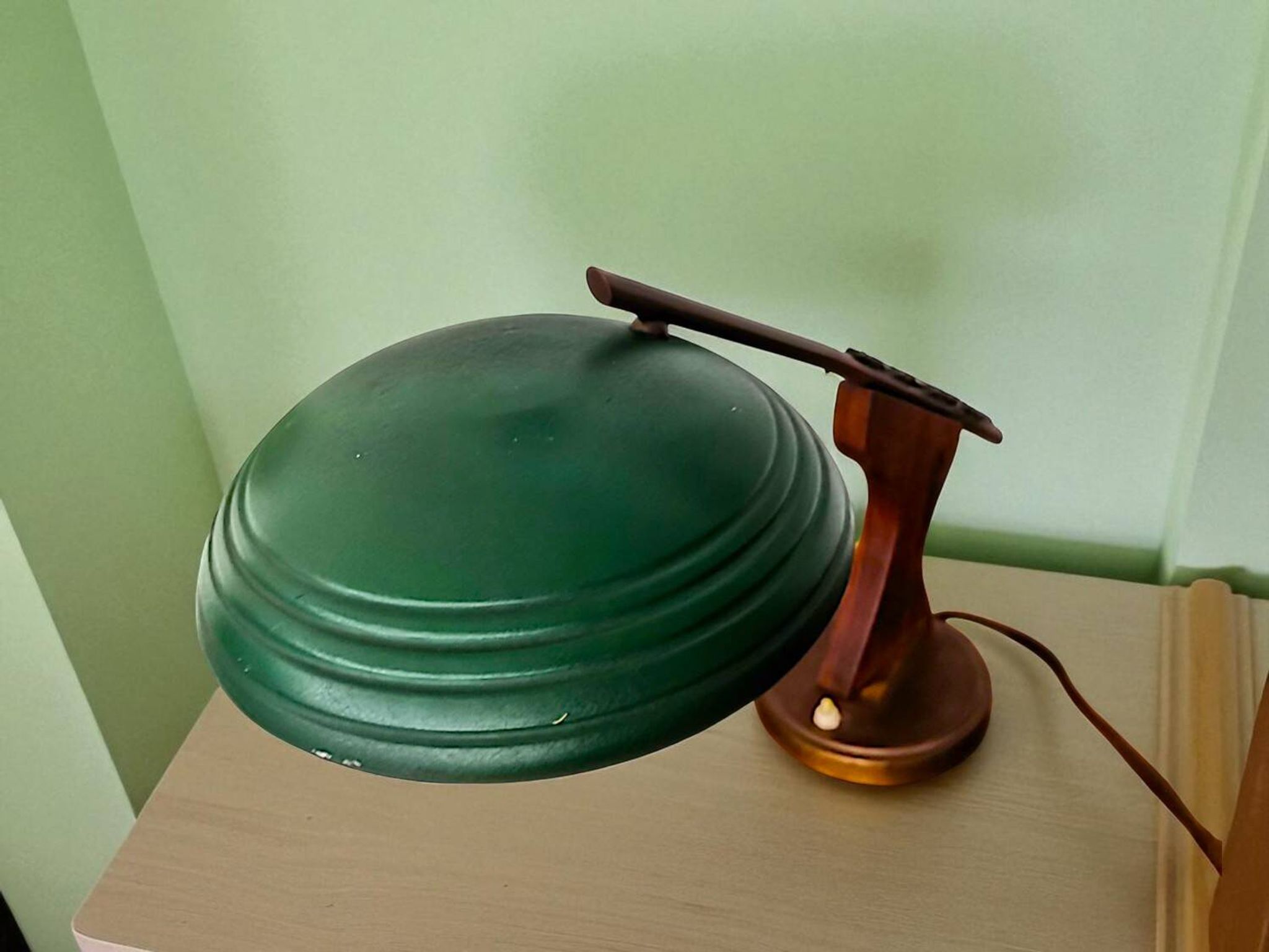 Lampe de bureau en bois de style mid-century moderne