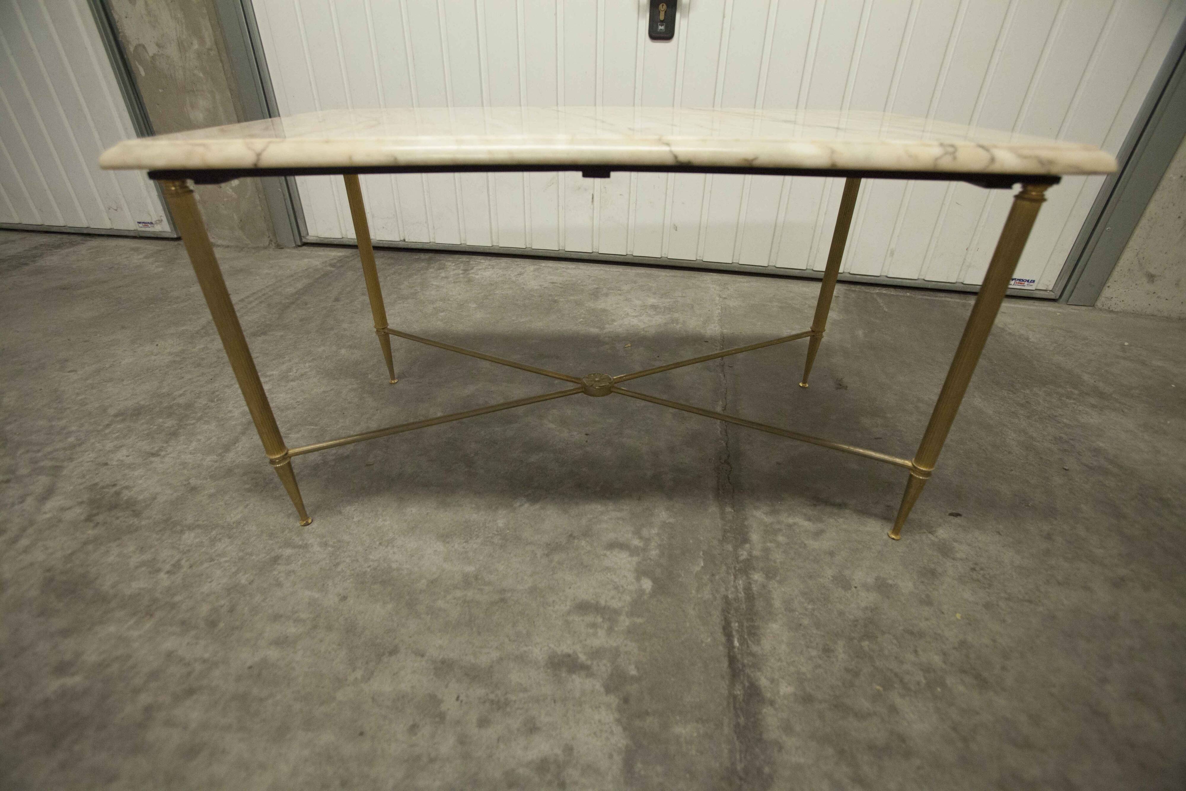 Marble coffee table with brass legs, height 46 cm.