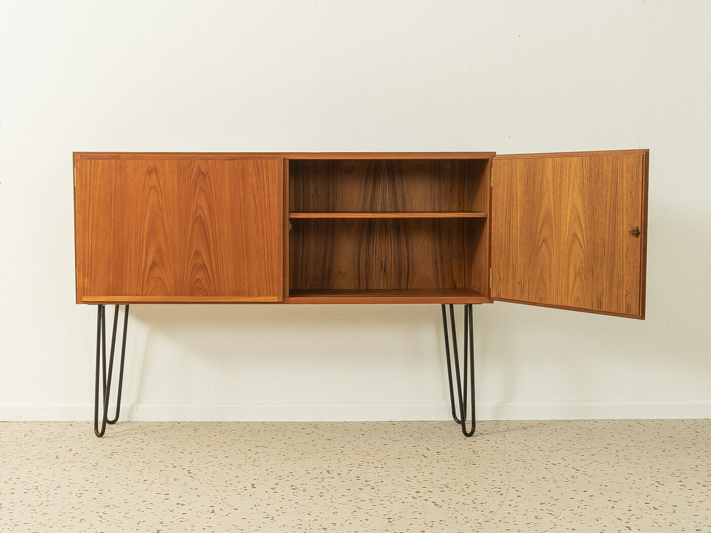 1960s Dresser, Omann Jun.