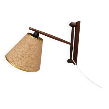 Applique ancienne en teck avec détails en laiton, douille en bakélite et abat-jour d'origine
