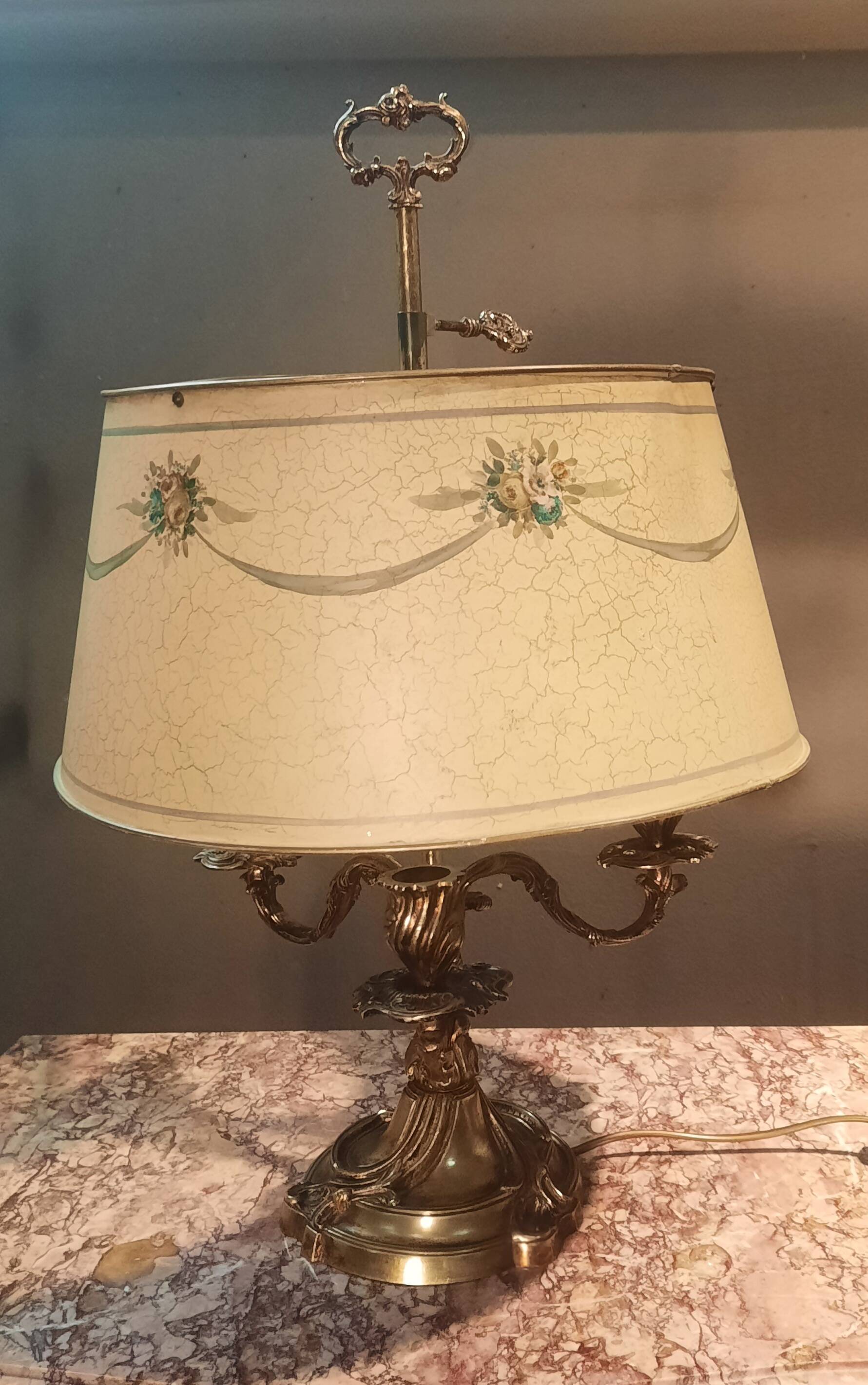 Lampe en bronze à  3 bras de style Louis XV