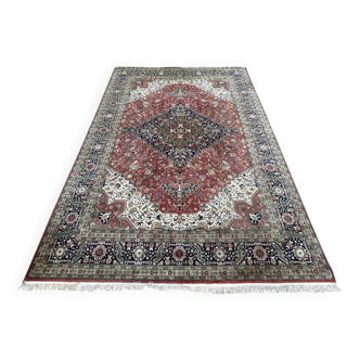 Large oriental rug 360cm x 250cm