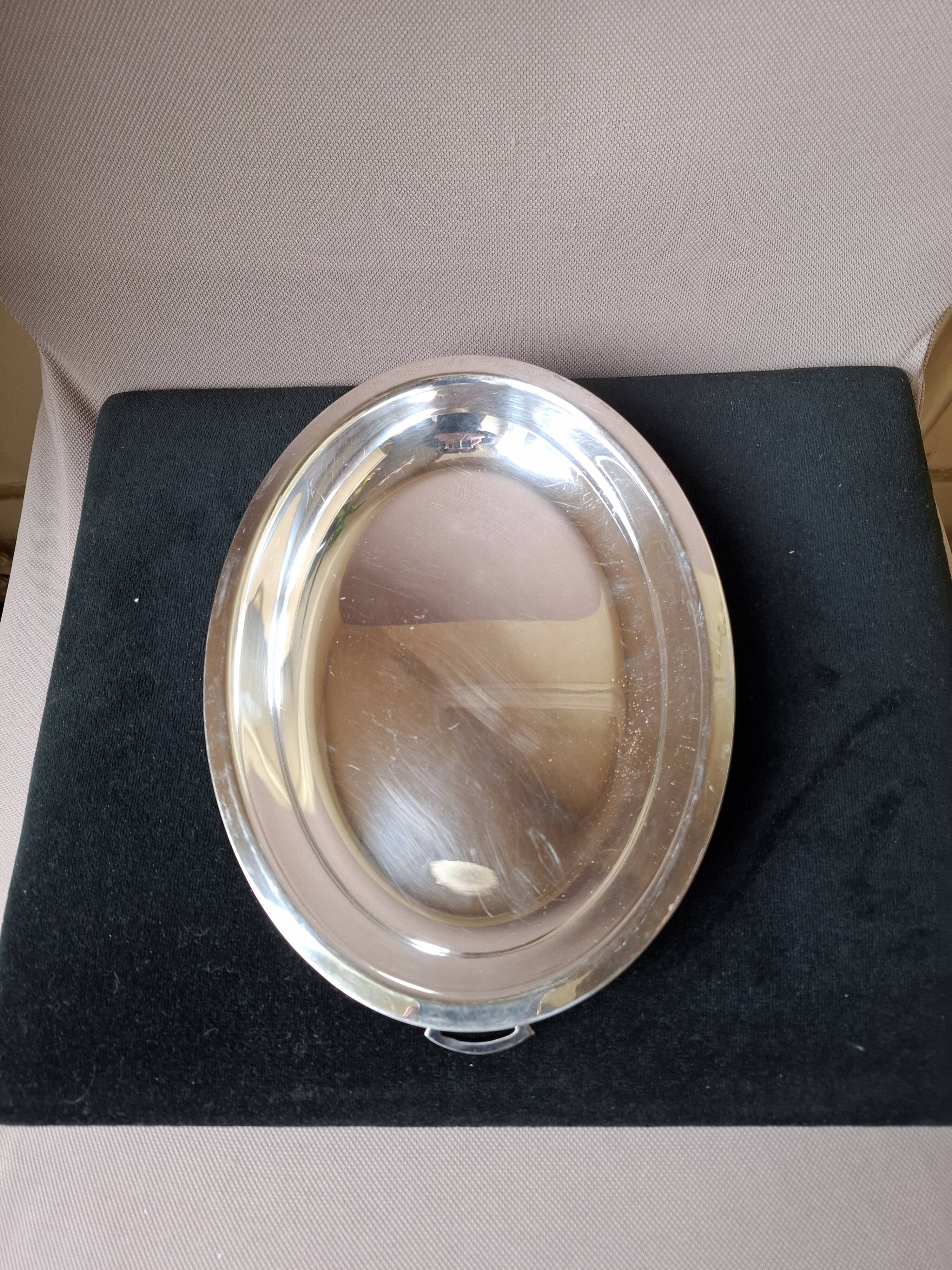 Oval silver-plated metal dish