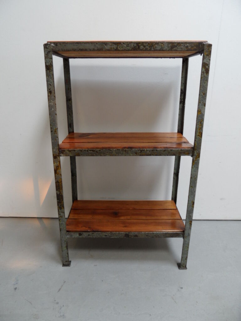 Table d’appoint métallique industrielle