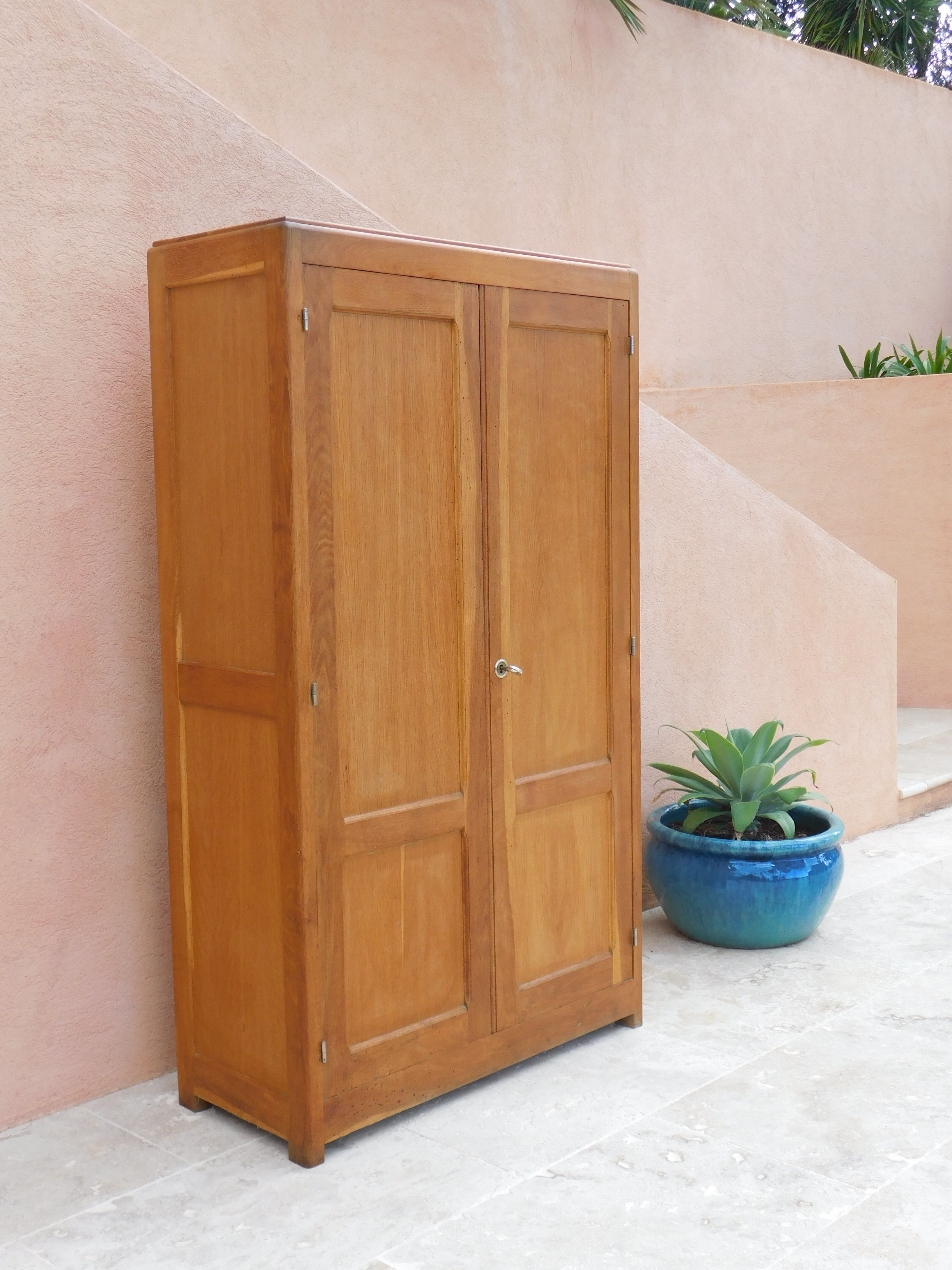 Armoire parisienne