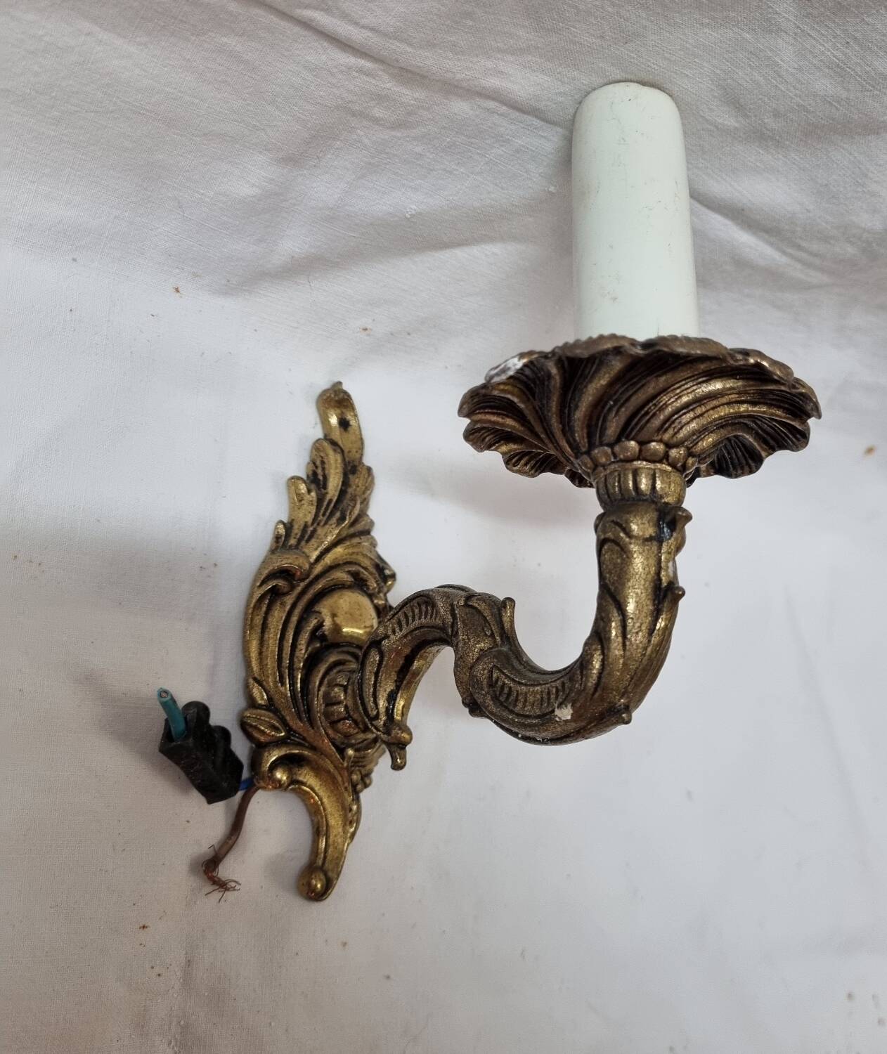 Baroque bronze wall lamp