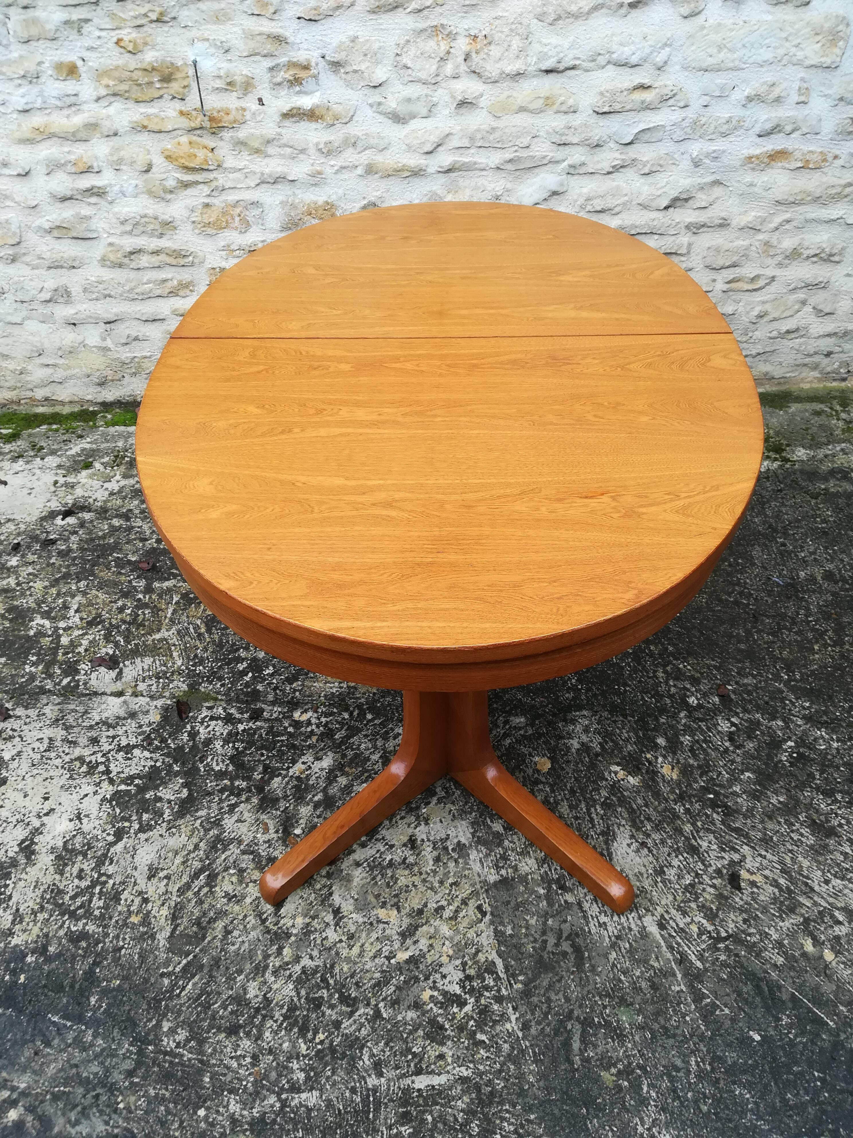 Scandinavian table
