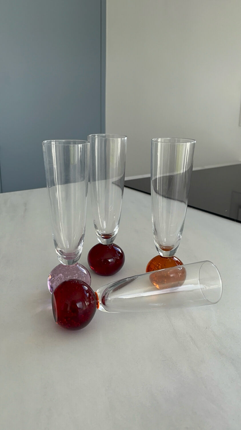 Set of 4 vintage champagne flutes – coloured ball foot – blown glass