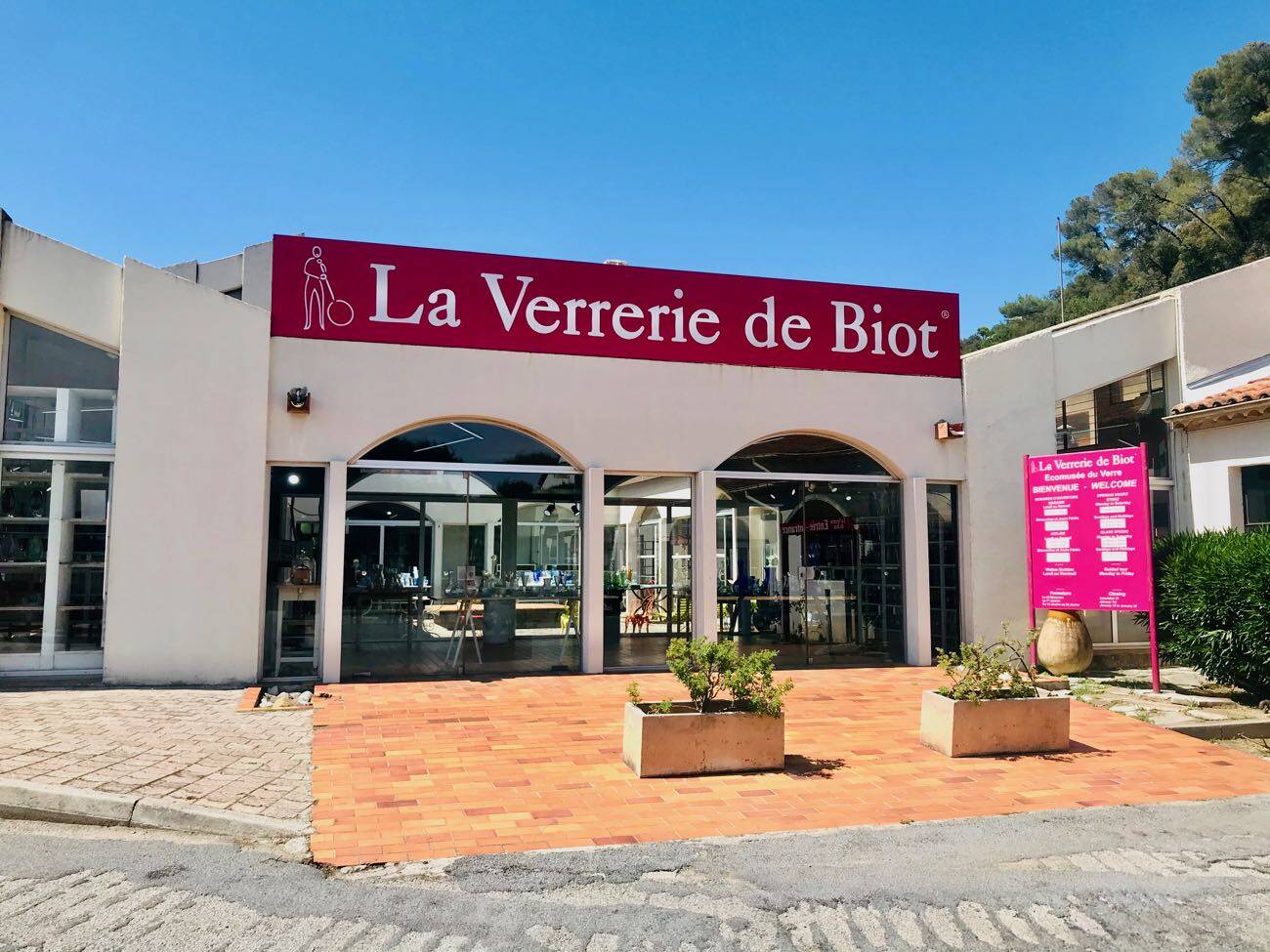 Vase en verre soufflé Verrerie de Biot – Pièce artisanale signée