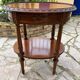 Petite table en bois sculpté