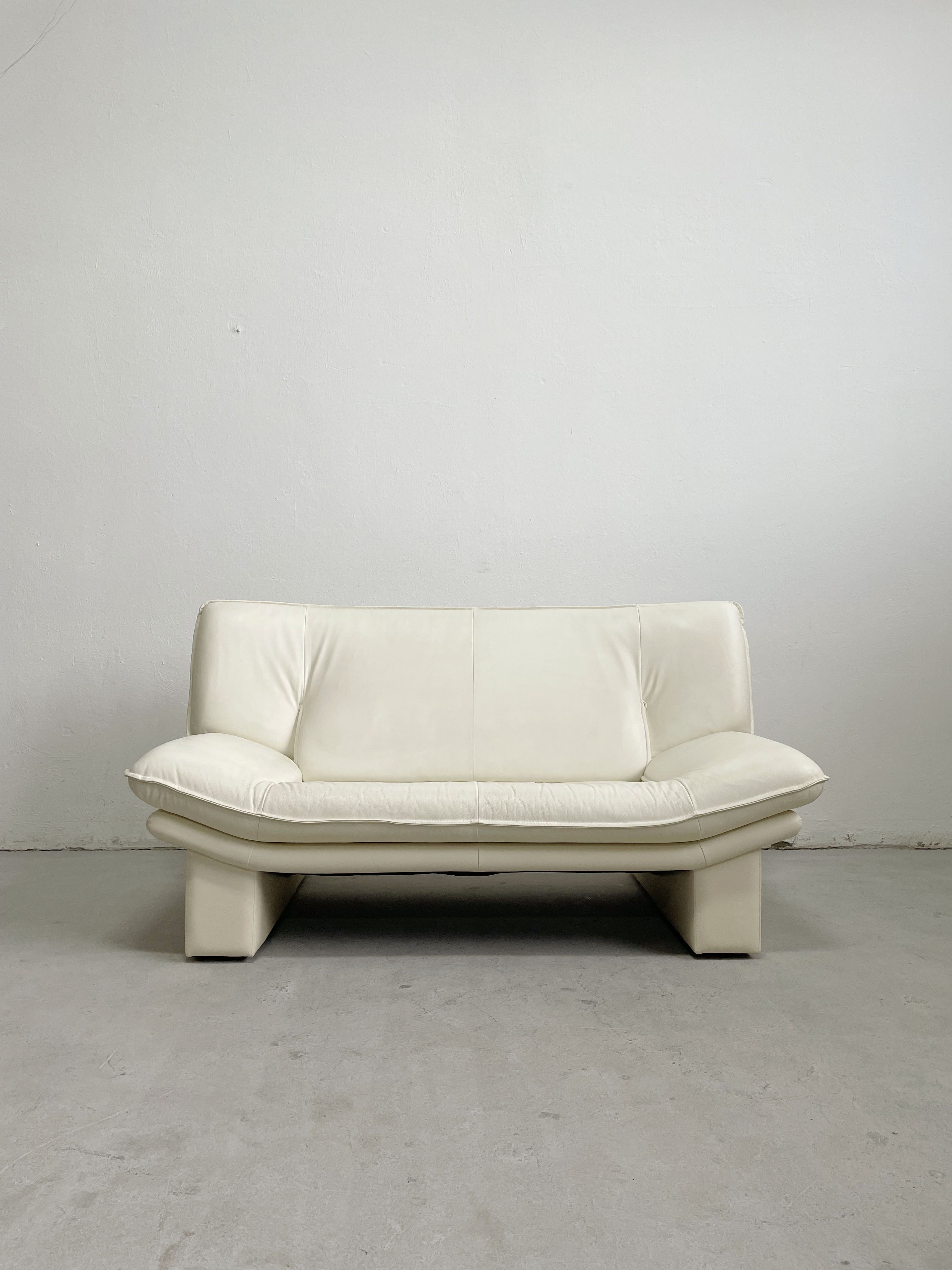 Nicoletti Salotti Postmodern Italian Ivory White Leather or Leatherete Sofa 1980
