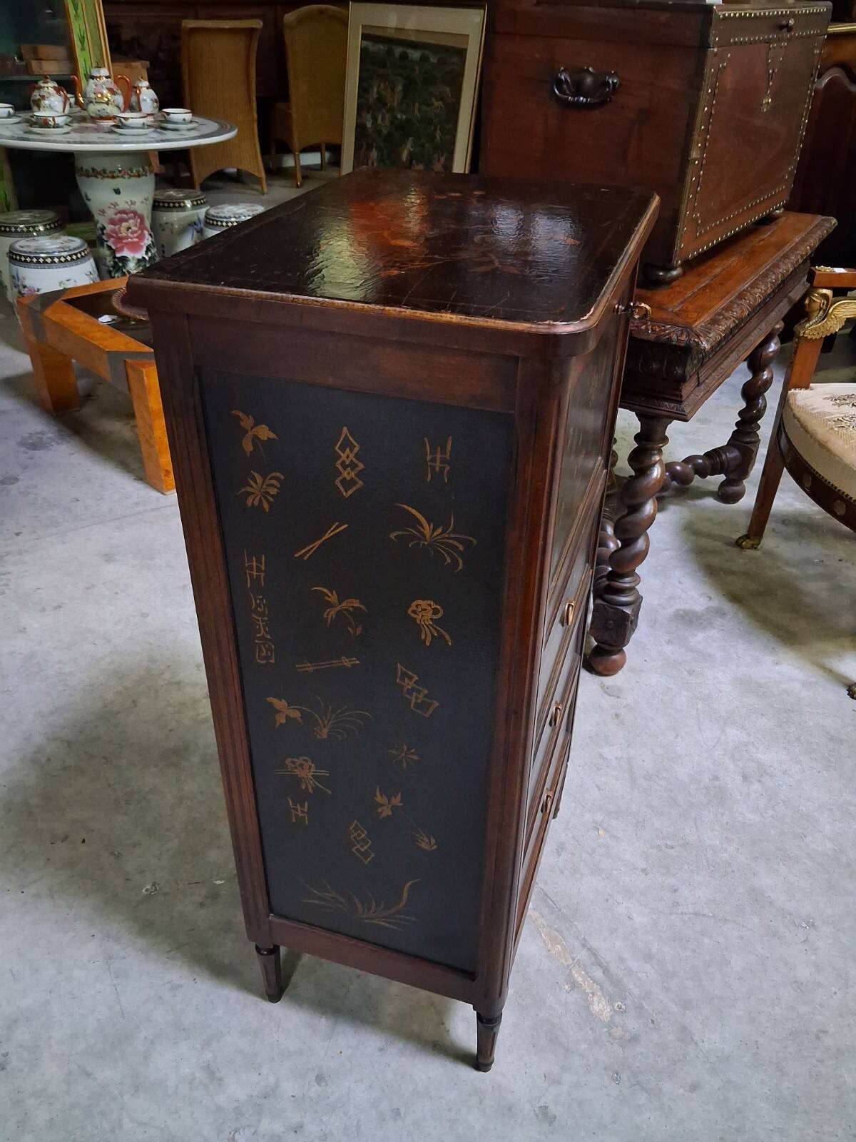 Secretary / wooden cabinet with Chinese lacquer panels