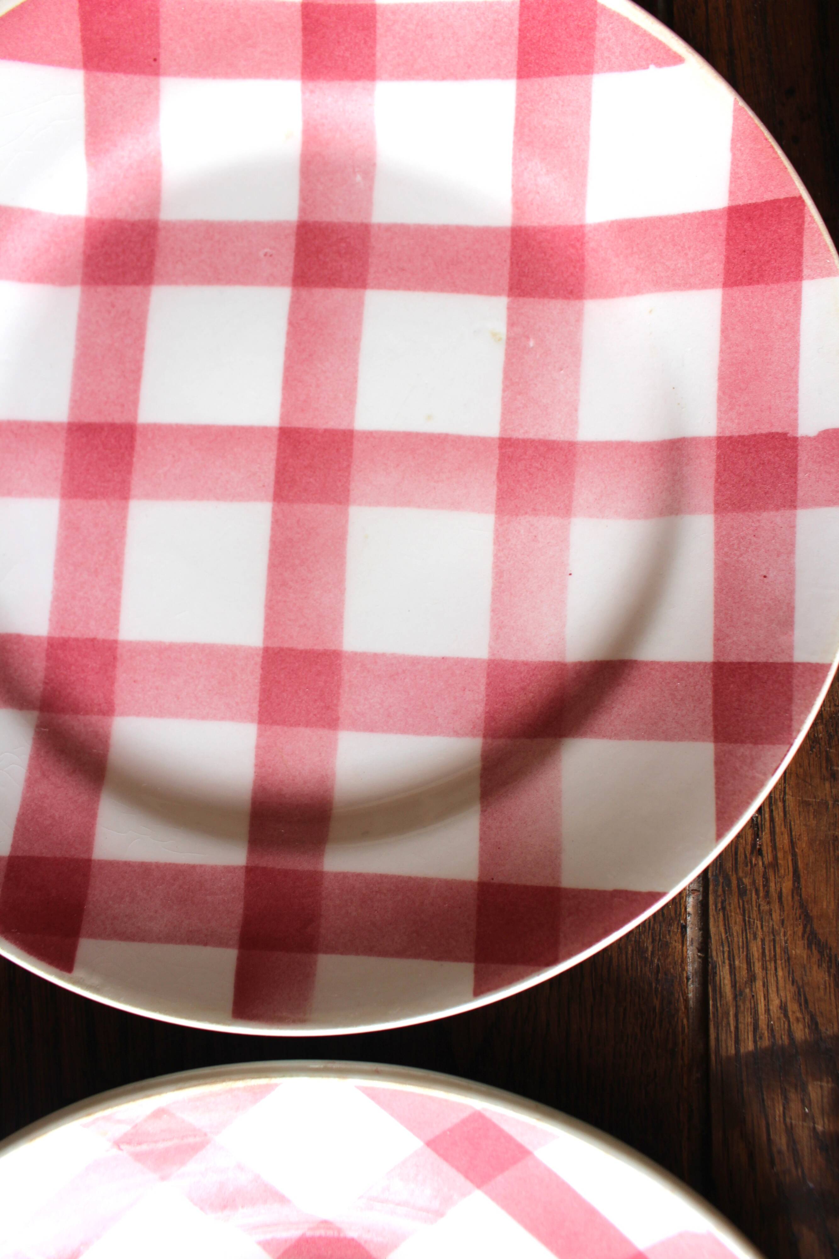 A set of 6 flat plates Nappe Rose Moulin des Loups