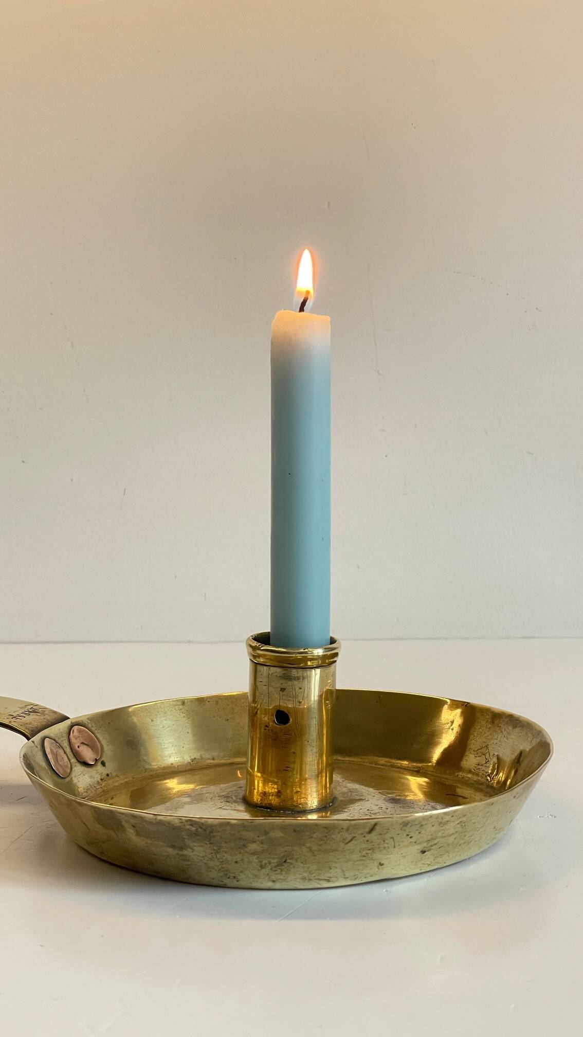 LOW HAND BRASS CANDLESTICK ANTIQUE