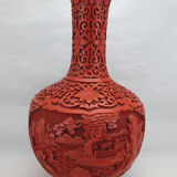 Vase chinois en laque rouge