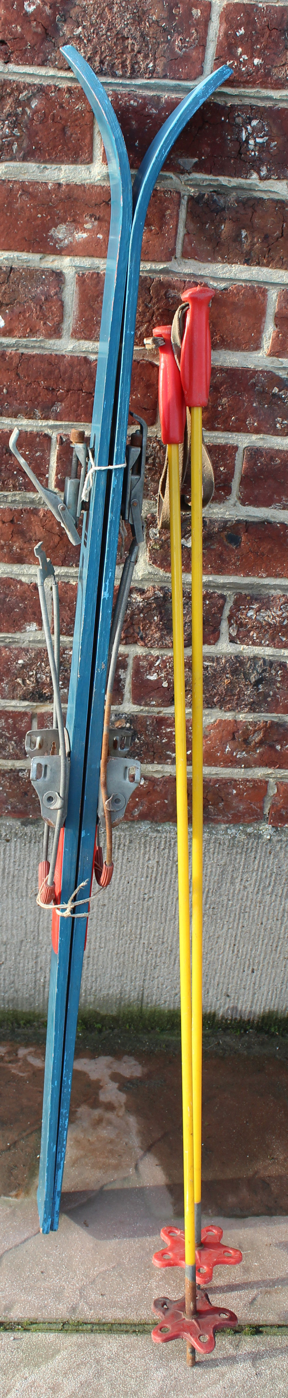 Retro pair of ski's child in blue wood 119 cm