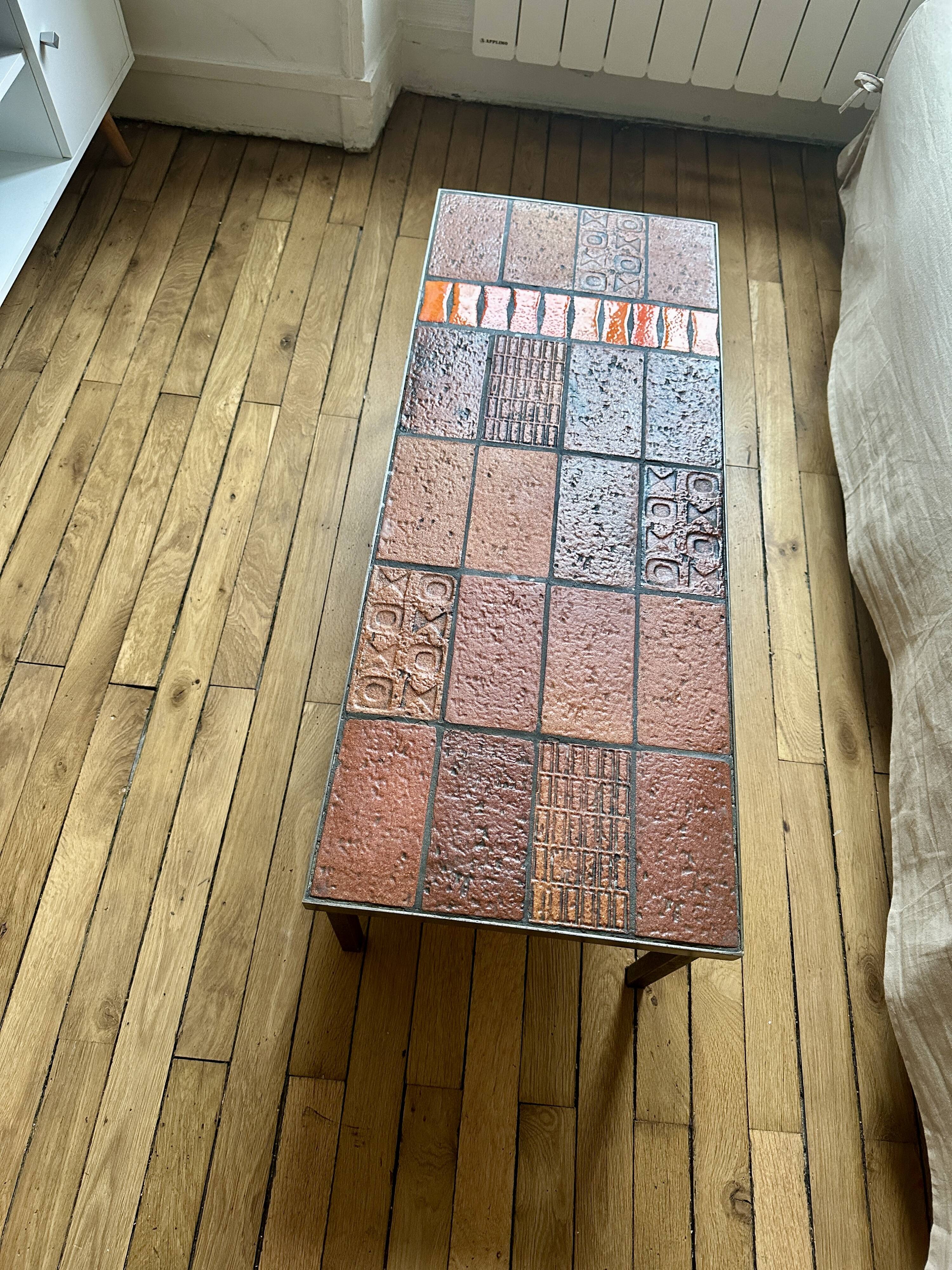 Table basse rectangulaire vintage de Jean Jaffeux en acier et céramique