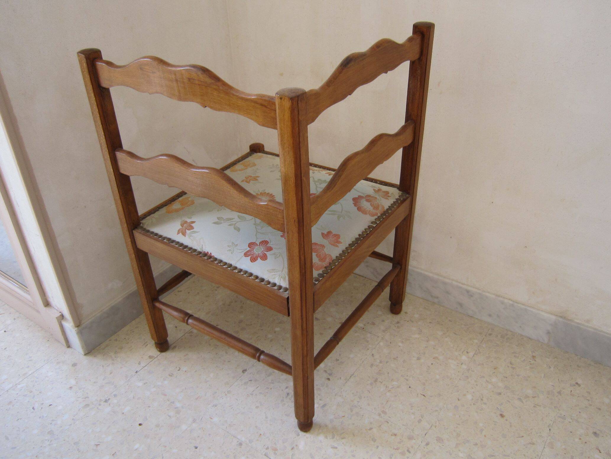 WOODEN CORNER CHAIR "FIREPLACE CORNER"