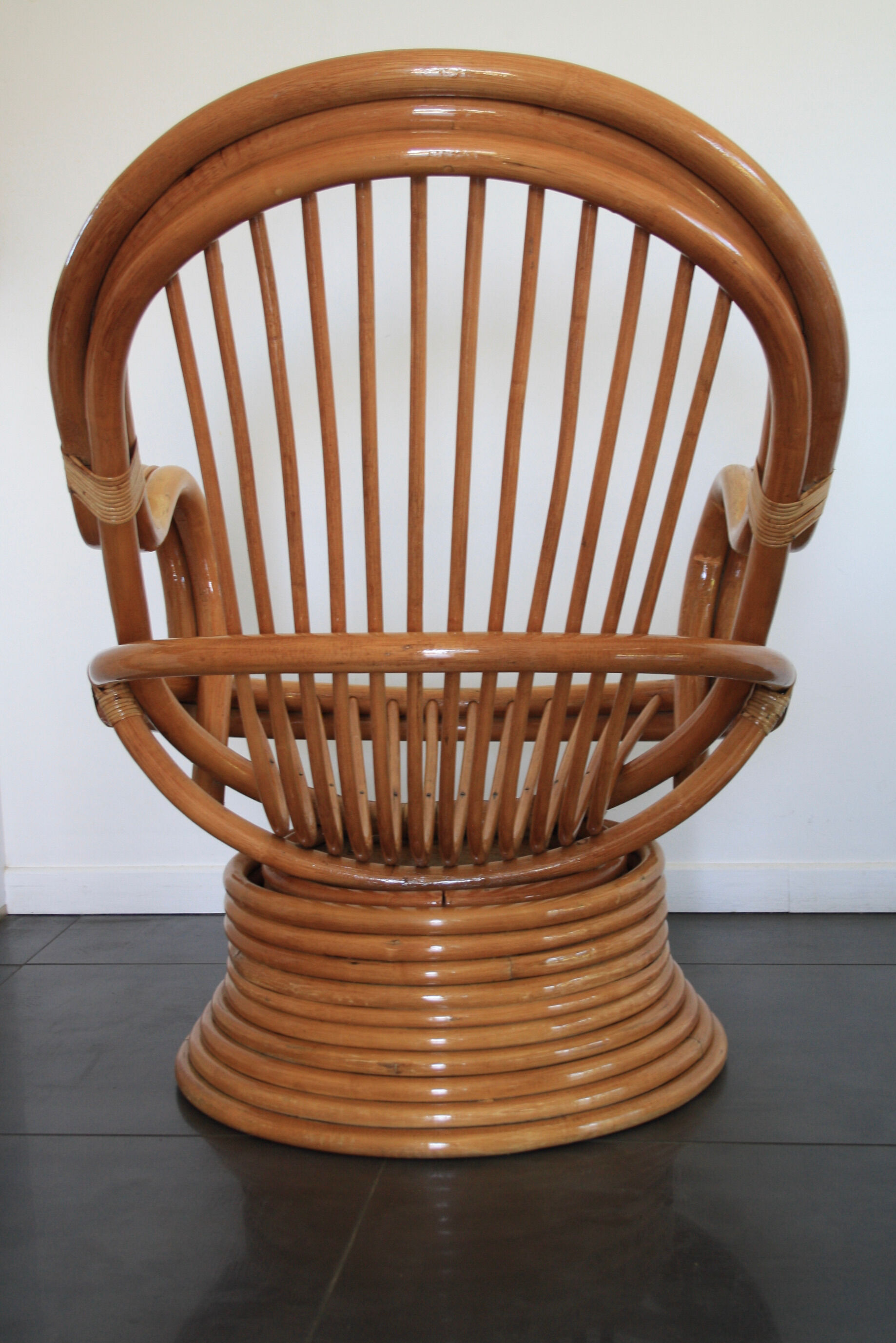 Swivel rattan chair