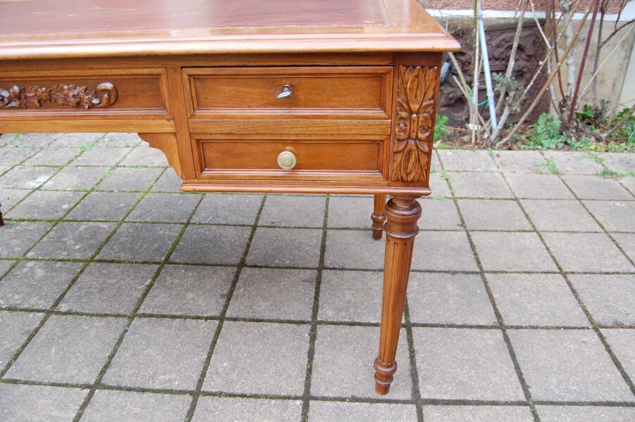 Napoleon III desk in Louis XVI style made of walnut from the late 19th century.