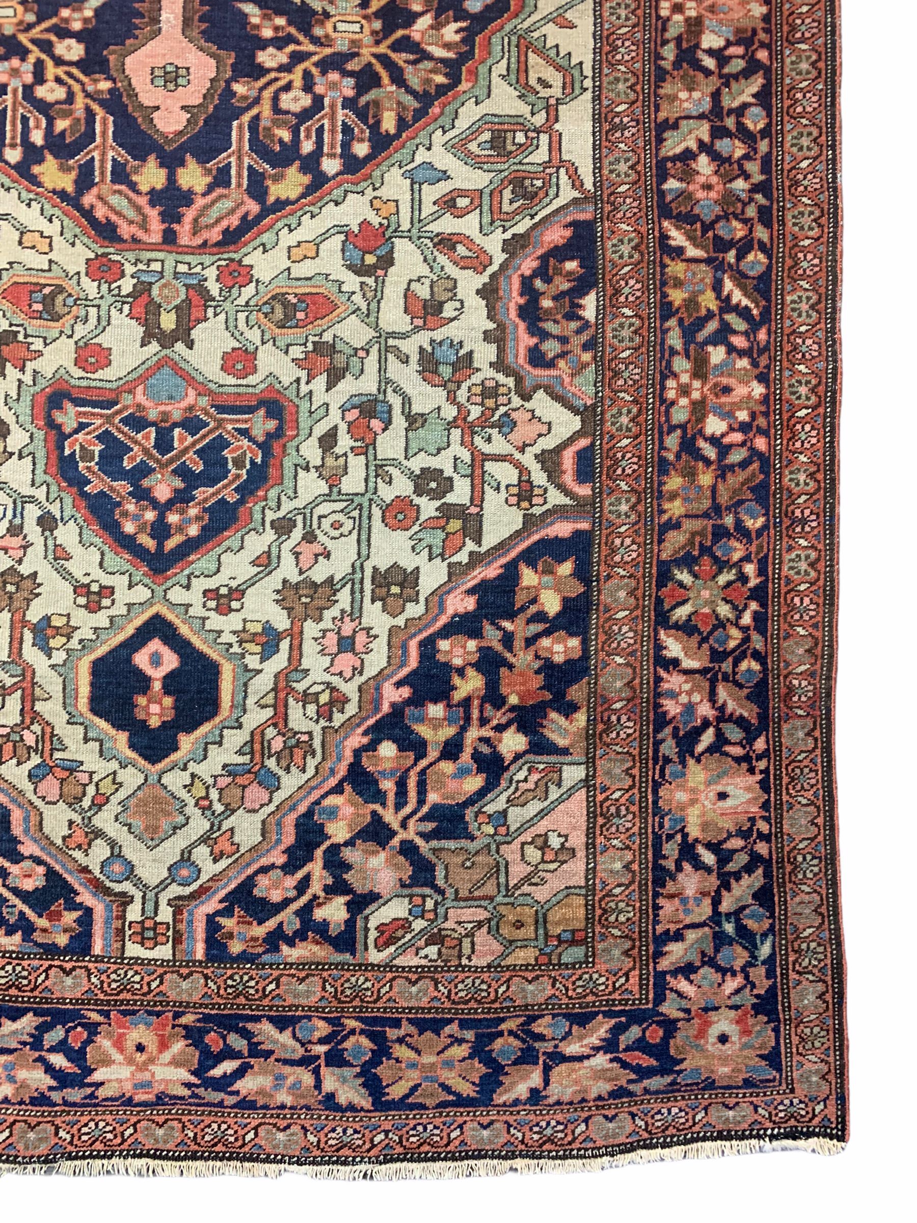 Antique handmade saruk farahan rug 204x123 cm