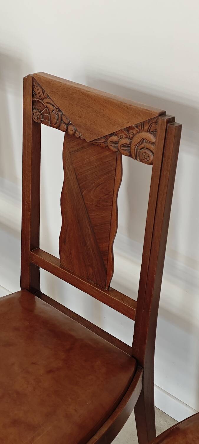 Set of 6 Art Deco chairs in Oak and Walnut with camel leather.
