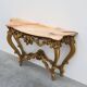 Console en bois doré sculpté avec plateau en marbre rose, style Louis XV / Rococo, It