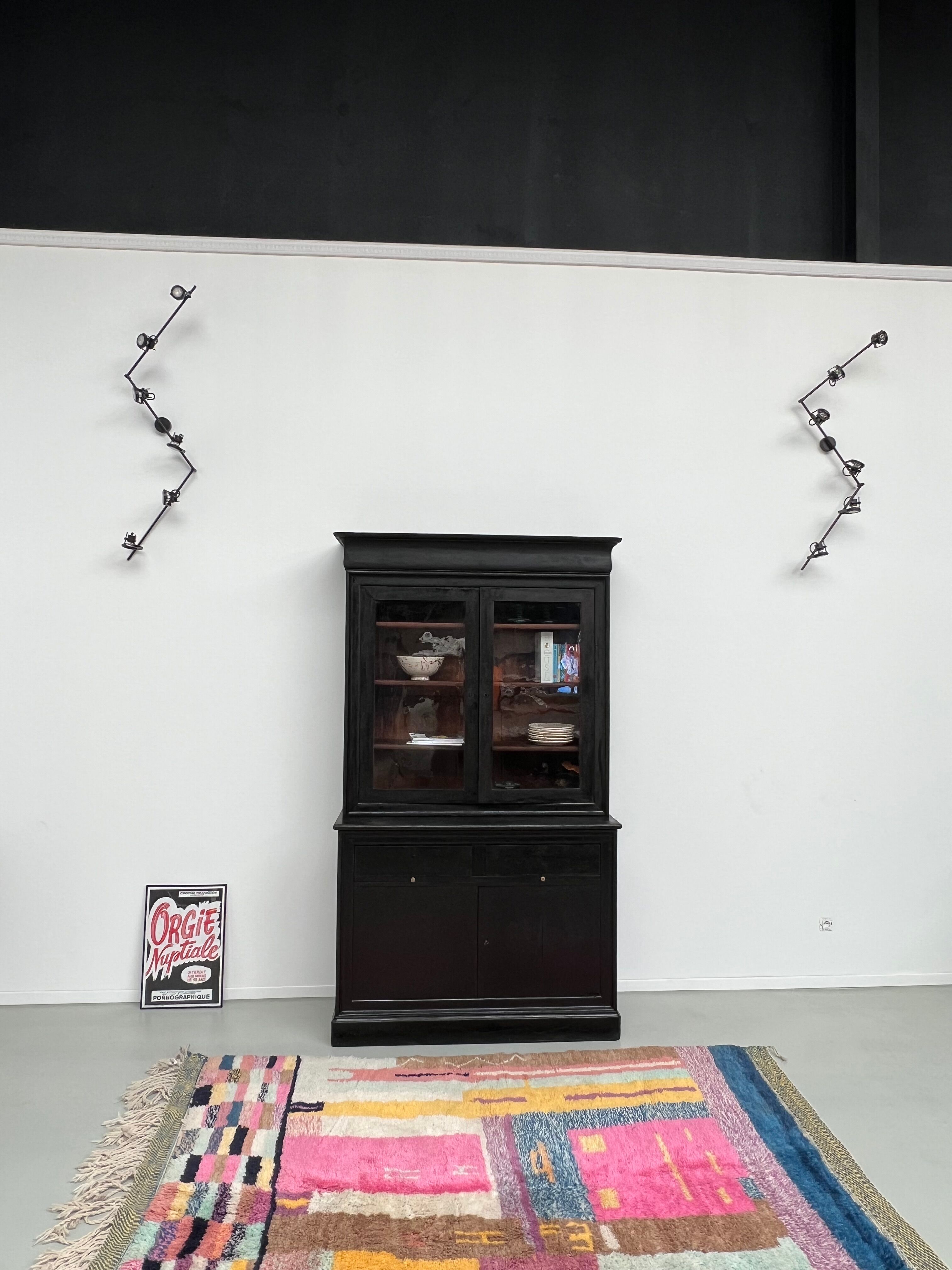 Sideboard - showcase 2 old body in blackened wood