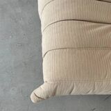 Chauffeuse Togo en velours Cotelet beige par Michel Ducaroy