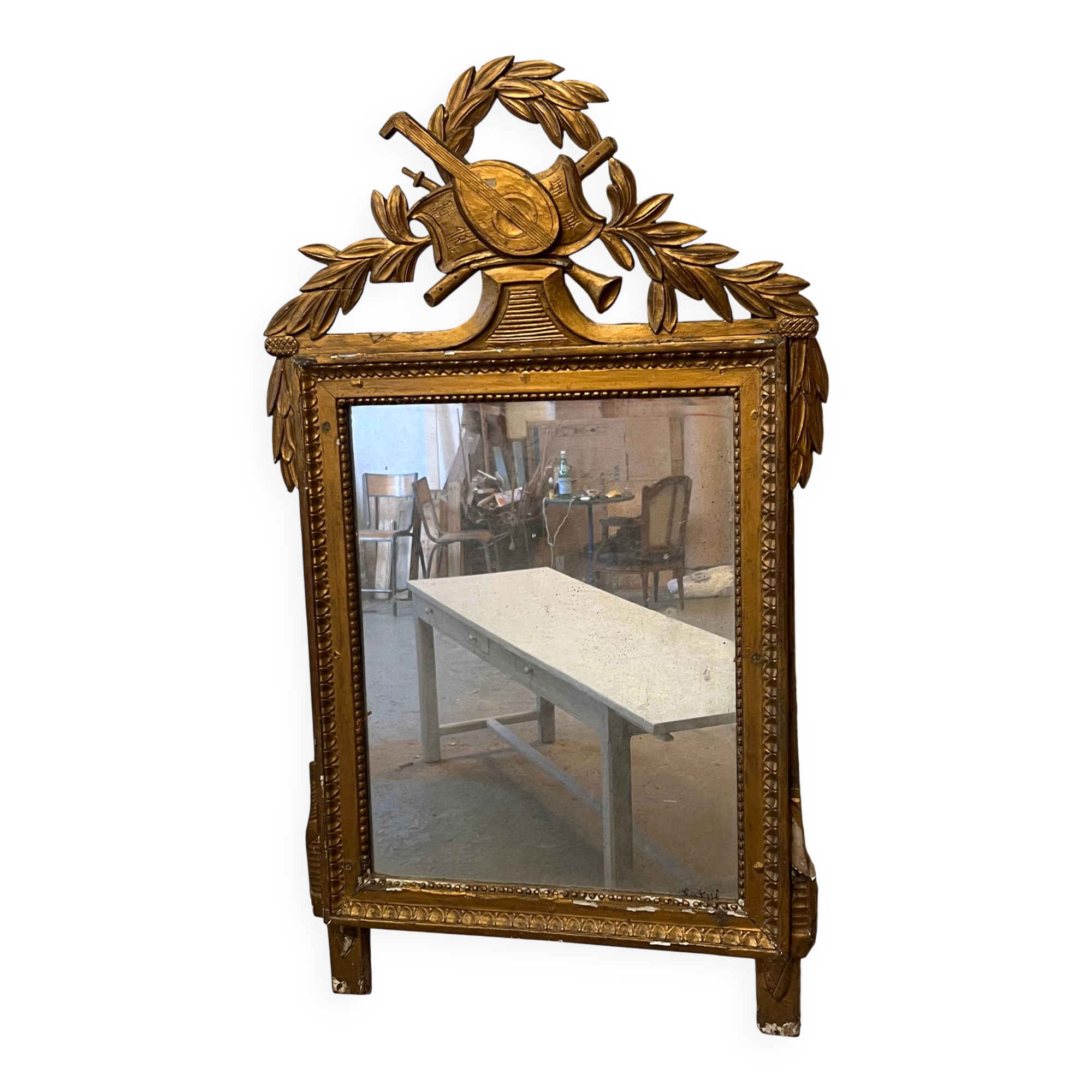 Neoclassical mirror in gilded wood