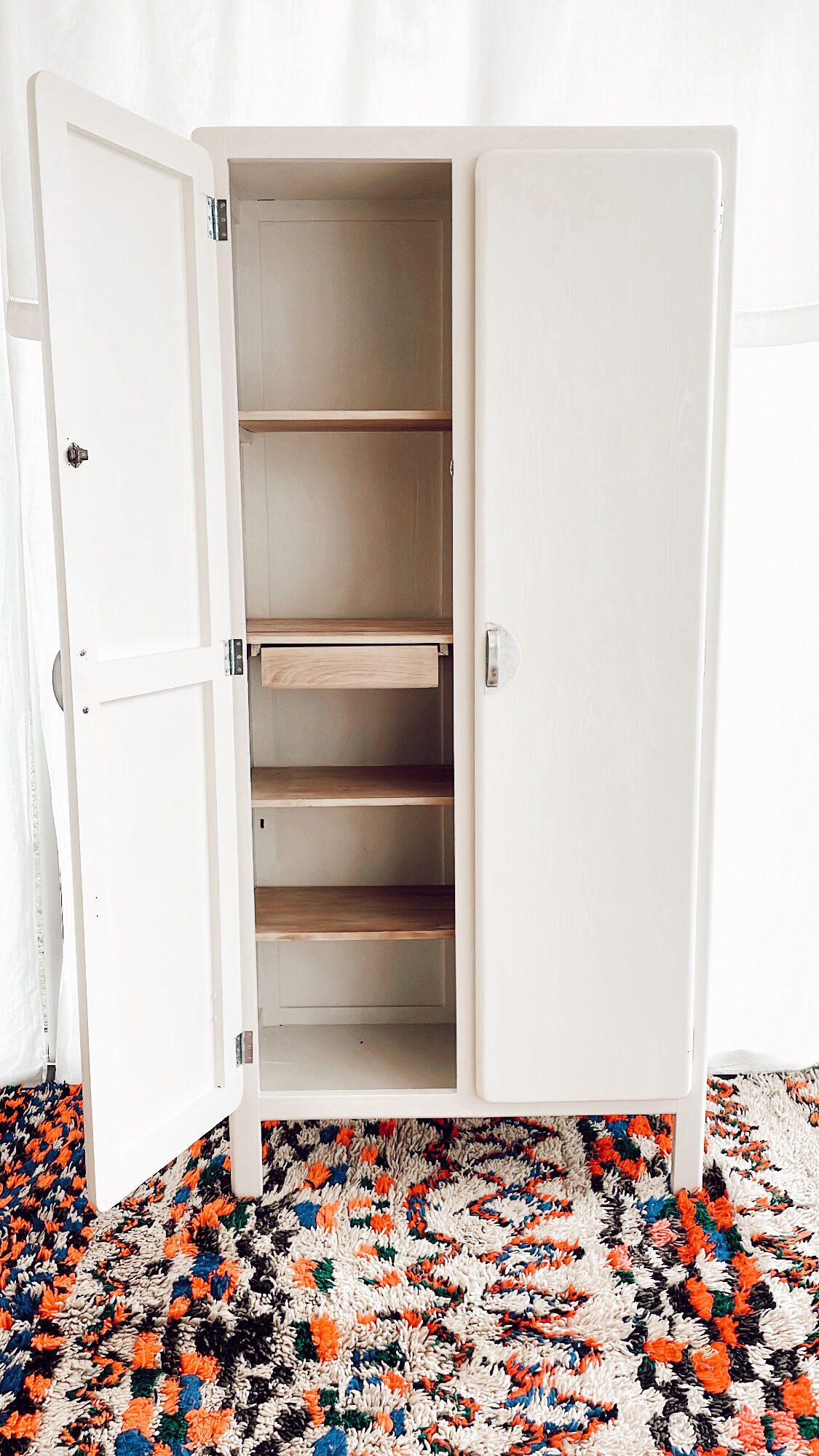 Armoire parisienne vintage